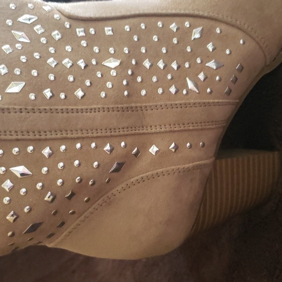 Jennifer Lopez Myra size 8M studded ankle booties side zip 3 inch heel. - Picture 3 of 5